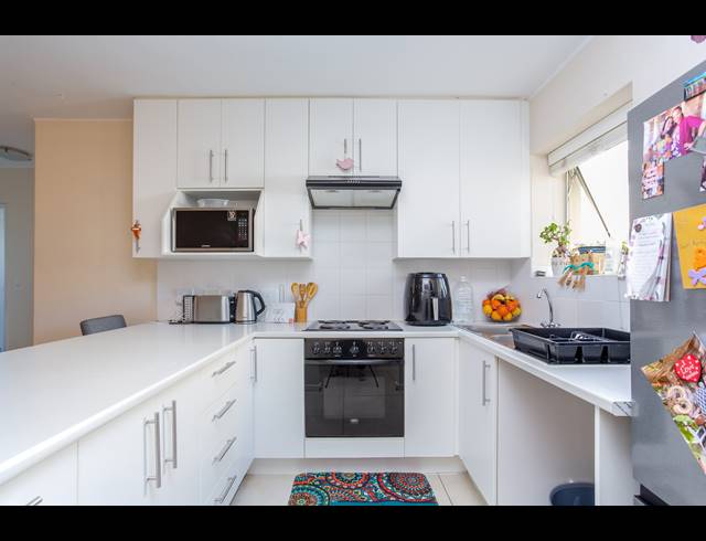 2 BEDROOM APARTMENT FOR SALE IN ROSEBANK